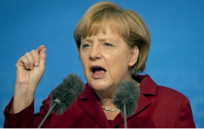 Merkel Sees no Reason for EU to Lift Russia Bans over Ukraine